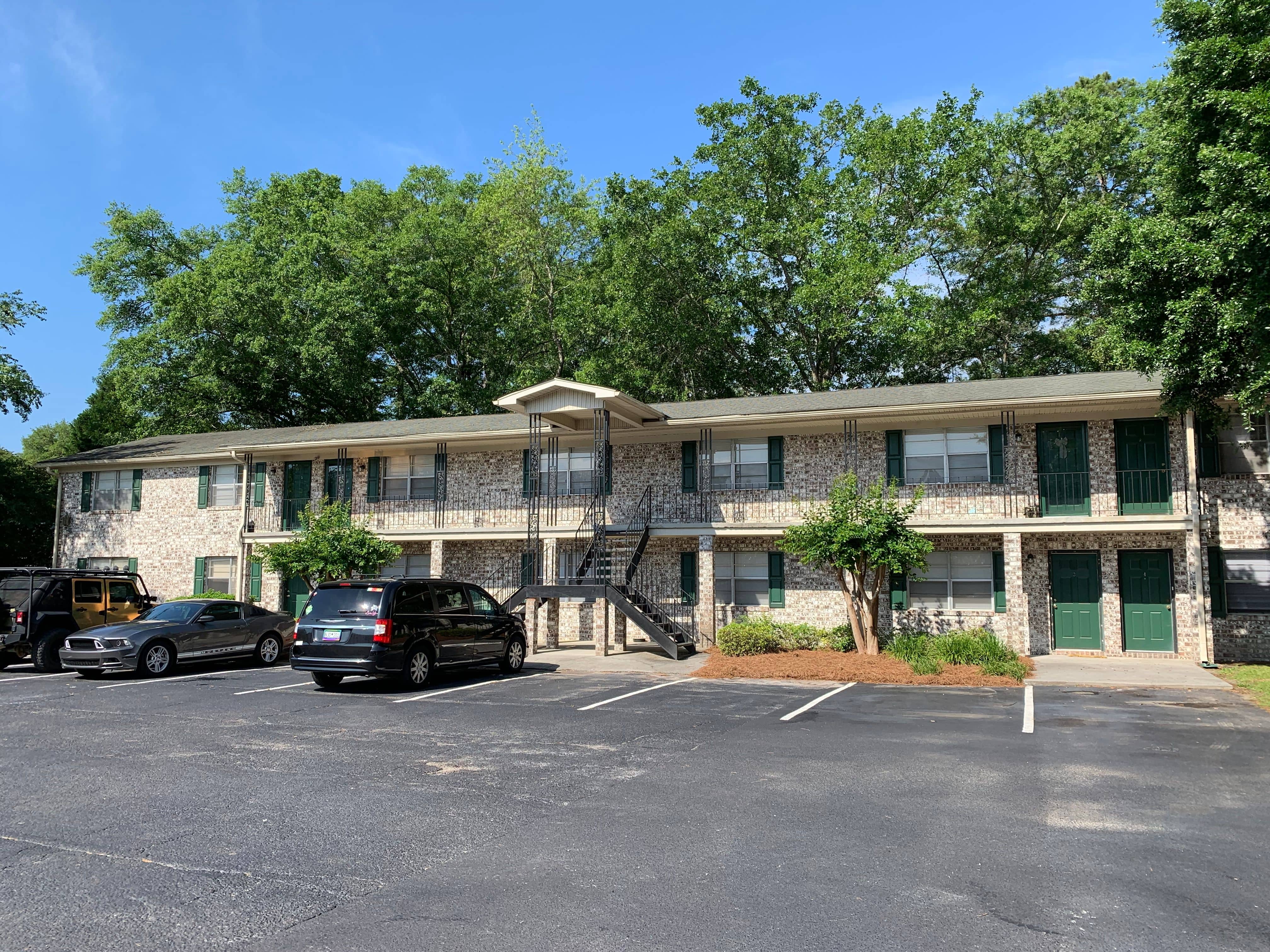 Country Club Apartments